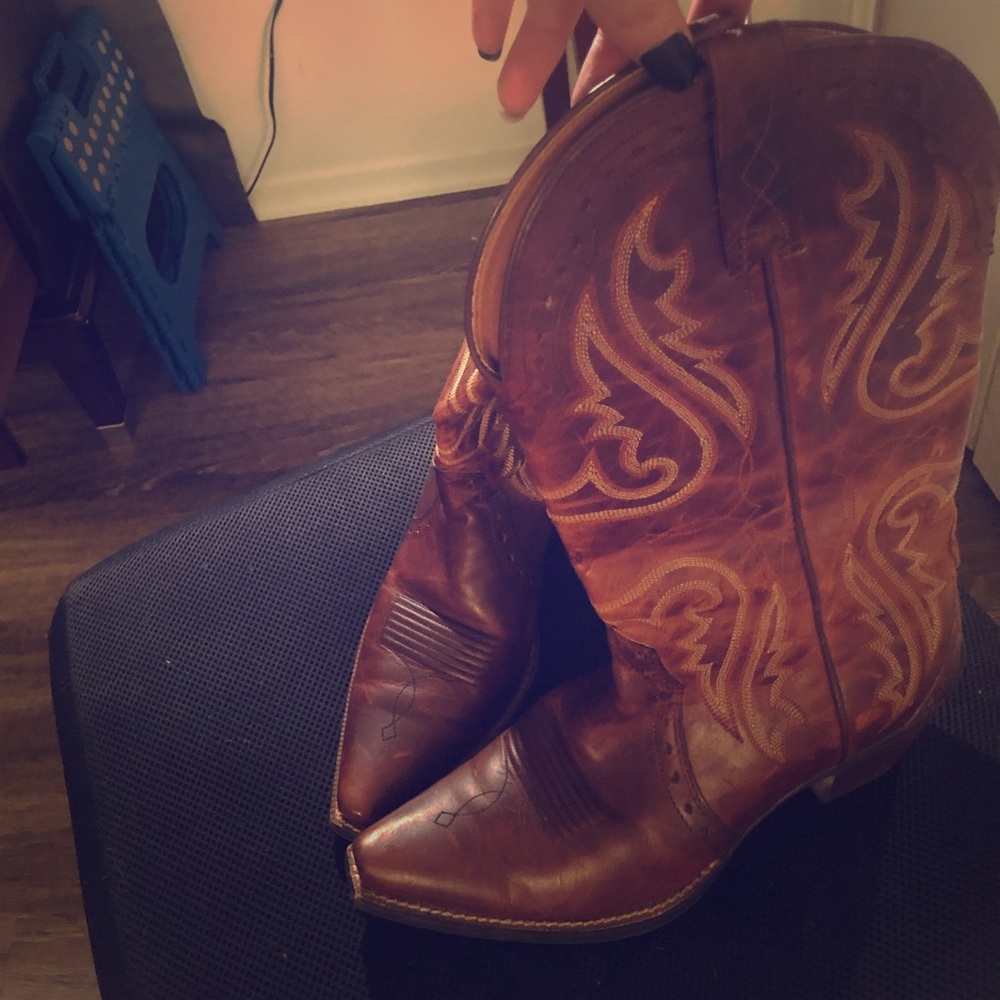 Ariat women’s cowboy boots 7.5